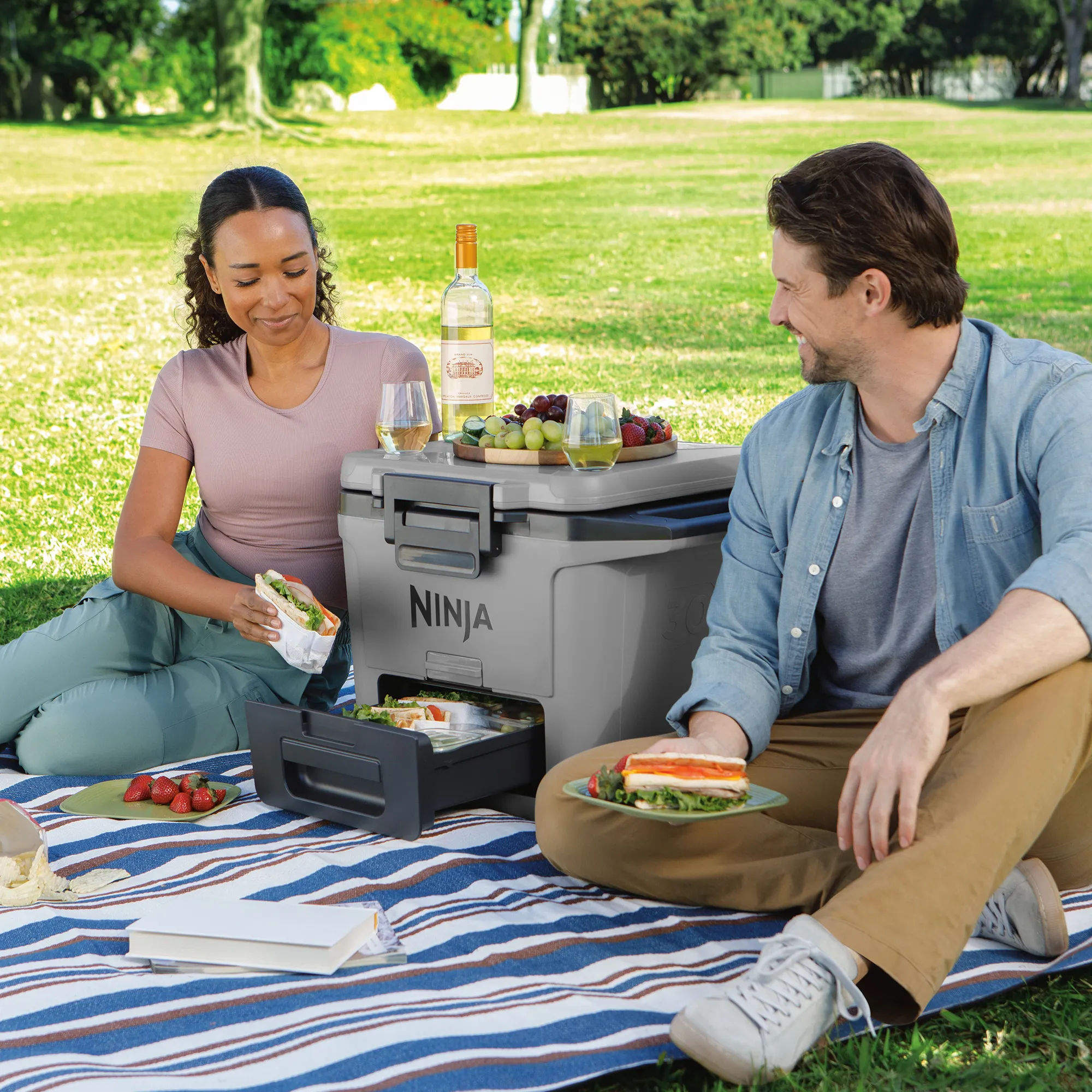 Ninja FrostVault 28L Hard Cooler with Dry Zone - Image 3