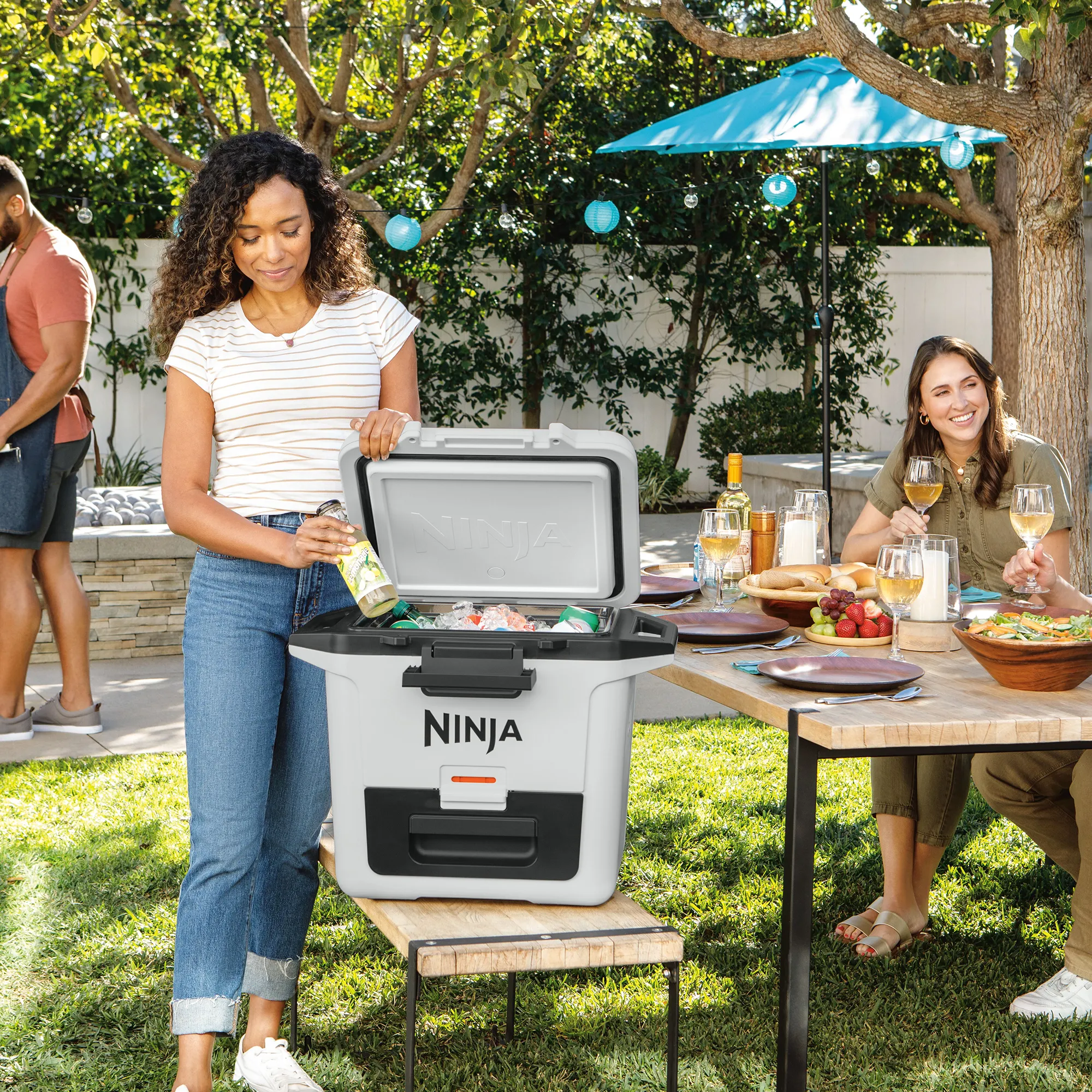Ninja FrostVault 28L Hard Cooler with Dry Zone - Image 4