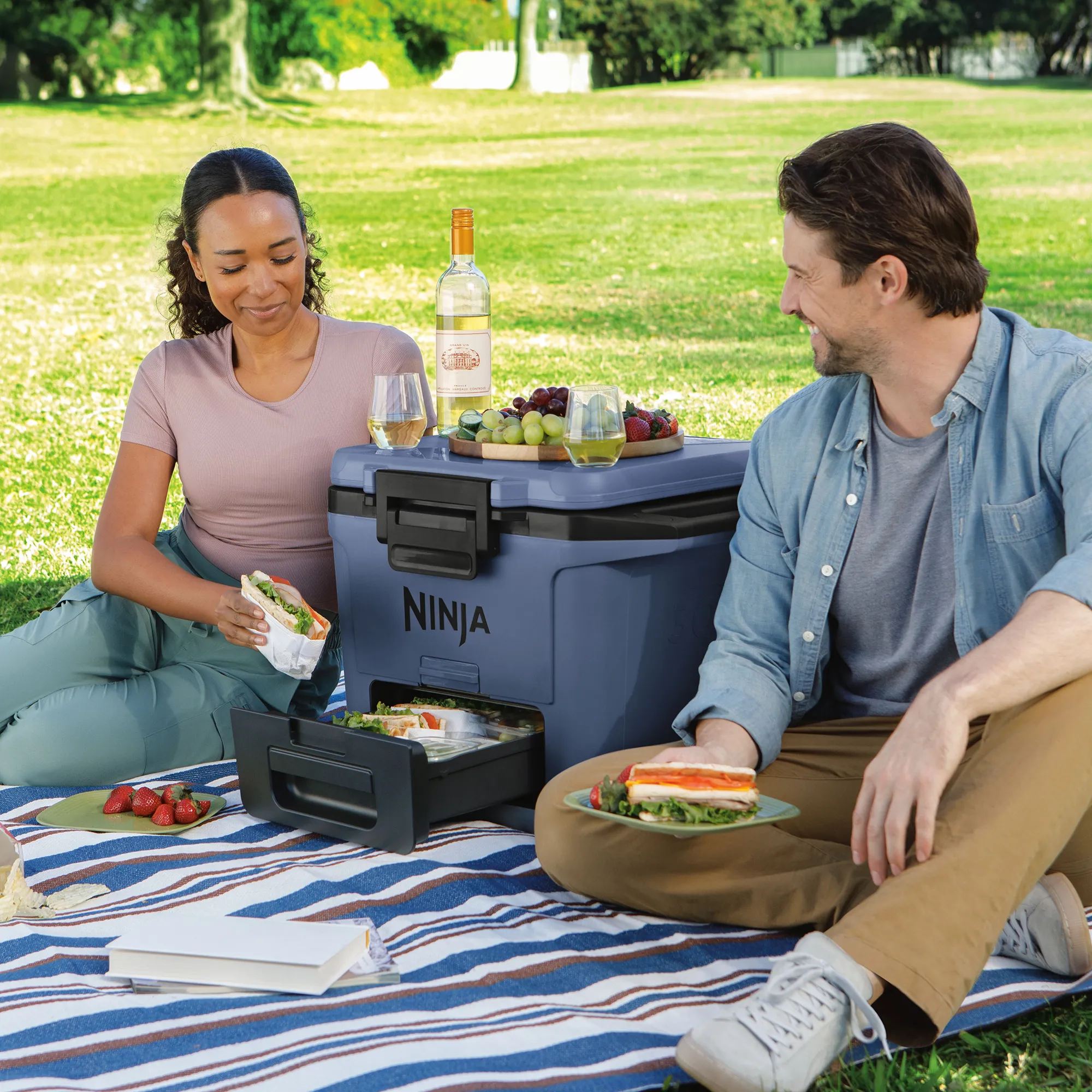 Ninja FrostVault 28L Hard Cooler with Dry Zone - Image 8