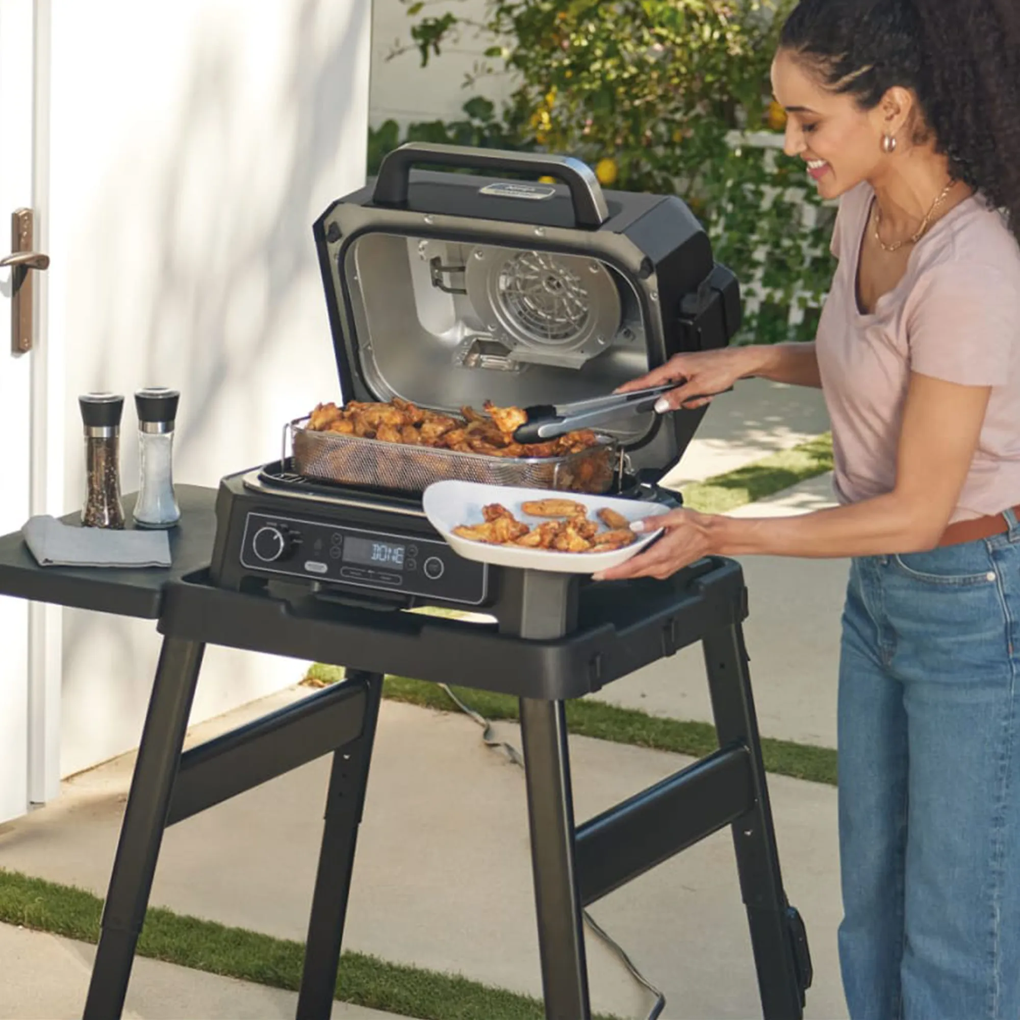 Ninja Woodfire Pro XL Outdoor Electric BBQ Grill & Smoker - Image 17